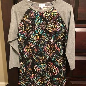 Medium LulaRoe Randy tee